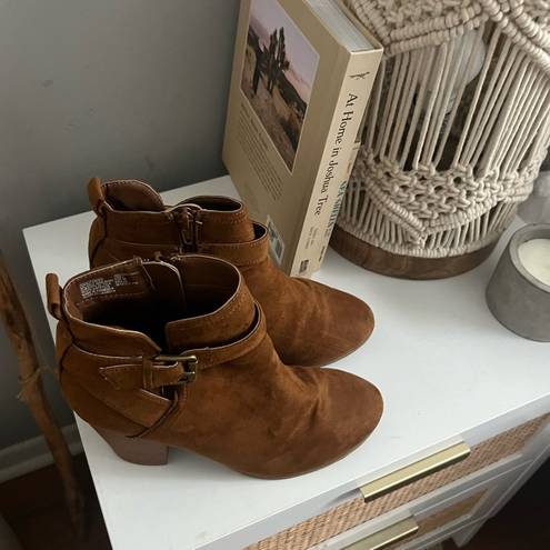 Time & Tru Like New  Brown Booties Size 7