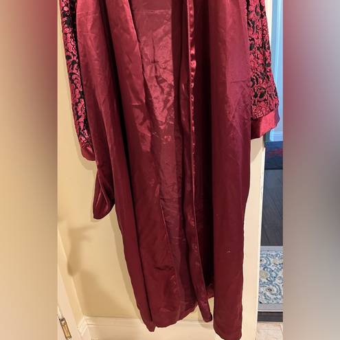 Delicates Sophia By  Woman Size 2x Sexy Burgundy Kimono Robe Silky