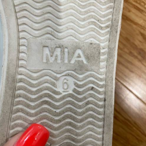 MIA  Graffiti Sneakers