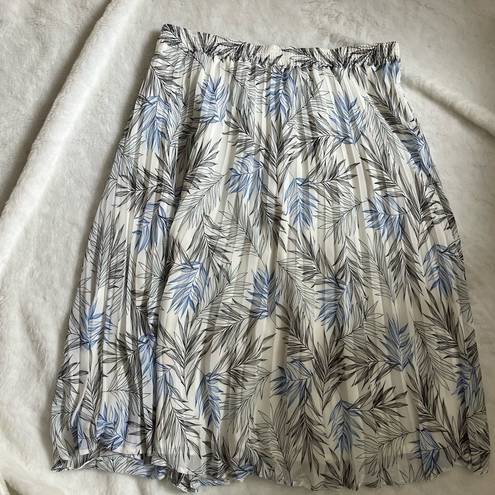 A New Day Pleated Skirt Perfect for Spring Size L