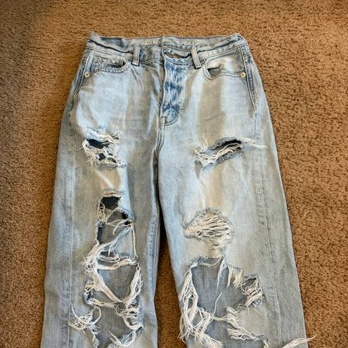 American Eagle Light Wash Denim Mom Jeans