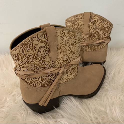 Dingo NWOB Boho Tan  Stamped Ankle Cowboy Boots Size 10M