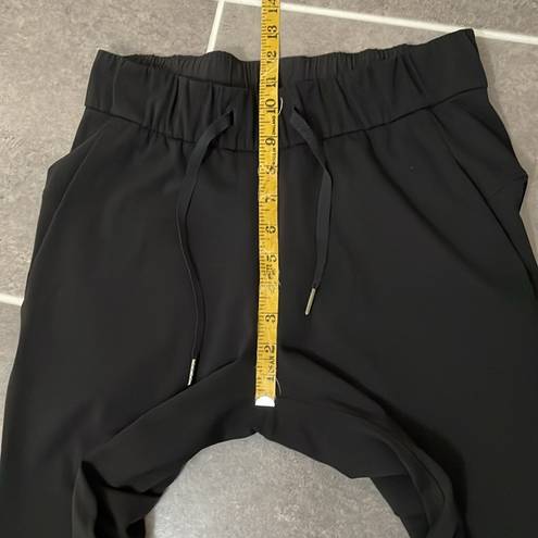 Lululemon  On The Fly Pant *28" size 4
Black