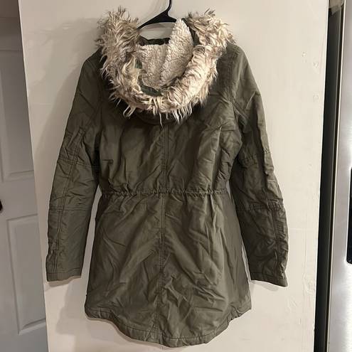 American Eagle  Women’s Olive Green Faux Fur Hood Toggle Button Coat Size S