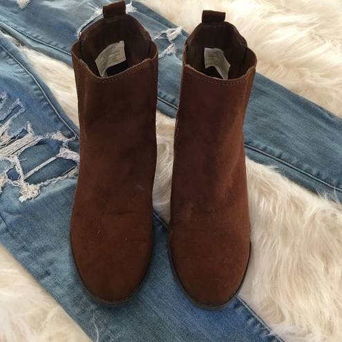 American Eagle  🦅 suede booties