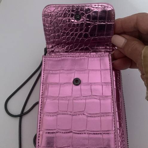 Juicy Couture NWT  SHINY PINK EMBOSSED VEGAN LEATHER PHONE/WALLET CROSSBODY