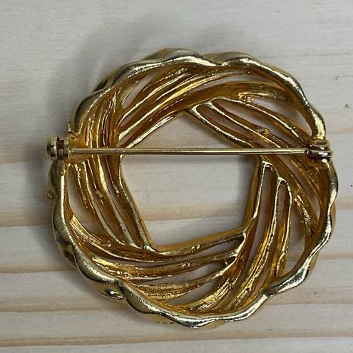 Twisted Gold Tone Round  Rope Knot Brooch