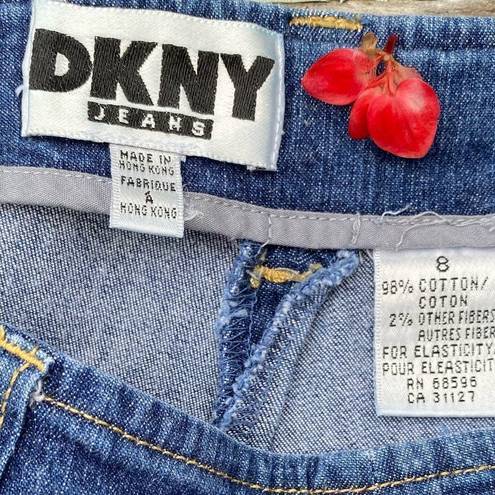 DKNY 👖 CAPRI JEANS Size 8 Side Zip with belt loops & flat front. GUC