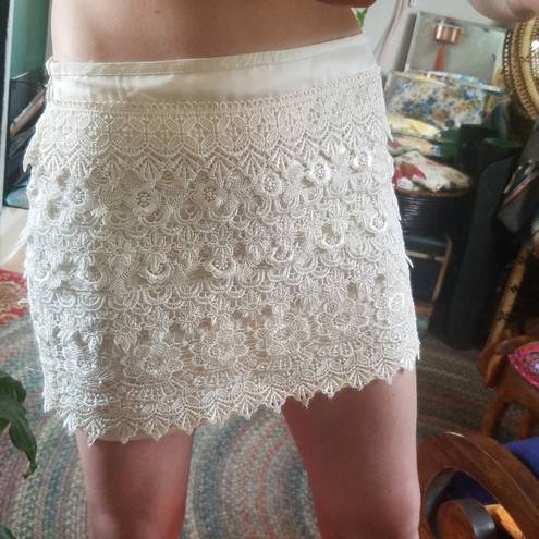 Sans Souci White, lace, mini skirt