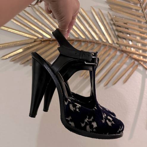 Opening Ceremony  Janette T-Strap Chunky Blue Black White Floral Heels | Sz 37