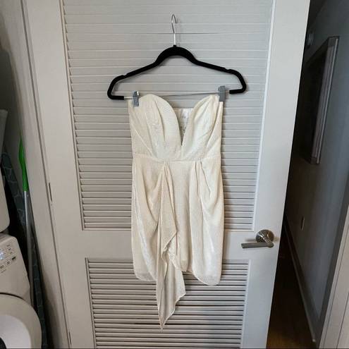 Michelle Mason 𝅺 White Strapless Velvet dress