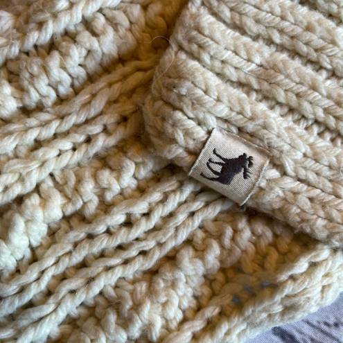 Abercrombie & Fitch  cable knit scarf ivory