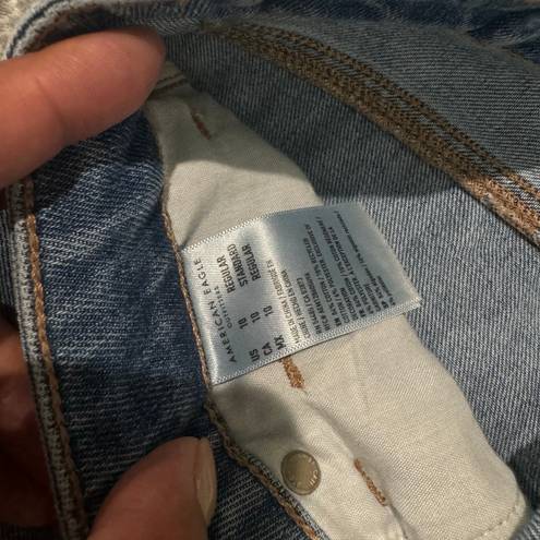 American Eagle high waisted Mom Jean Ripped Knee 3064 Size 10