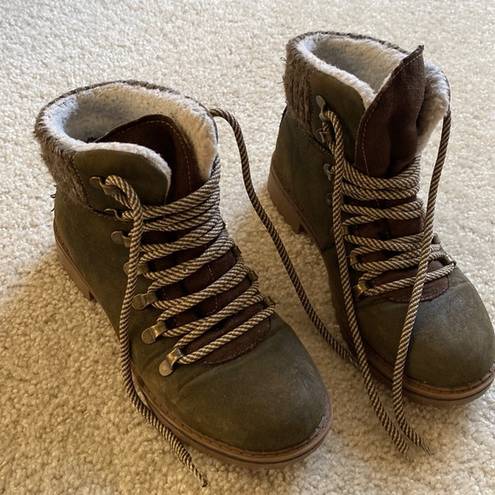 Big Buddha Olive green lace up boots