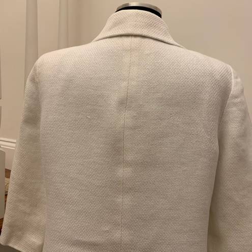 Dana Buchman  100% linen Petite Sz 6 white Blazer