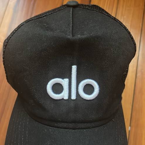 Alo Yoga  Black District Trucker Hat