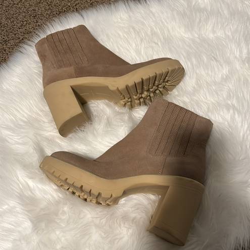 DV by Dolce Vit NWOB Dolce Vita Caster H2O Booties Suede 9.5