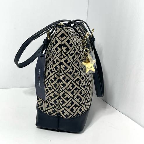 Tommy Hilfiger  Signature Jacquard Tote
Bag Purse