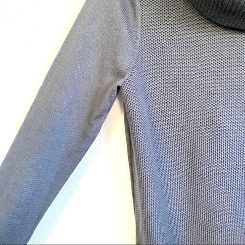 Banana Republic  Factory Waffle Front Turtleneck Size Small