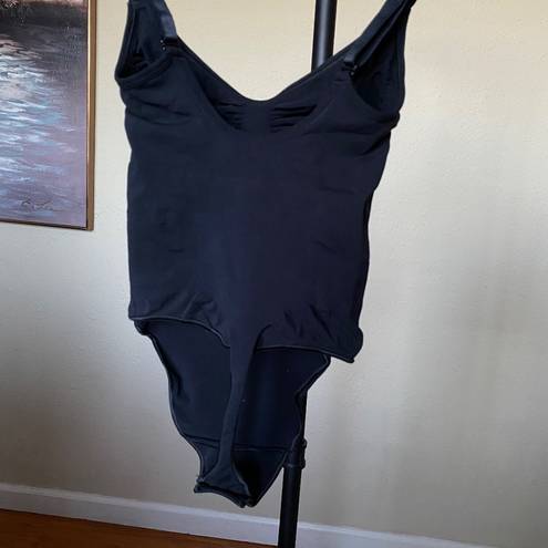 SKIMS NWOT  Seamless Sculpt Thong Body Suit Onyx Size XS