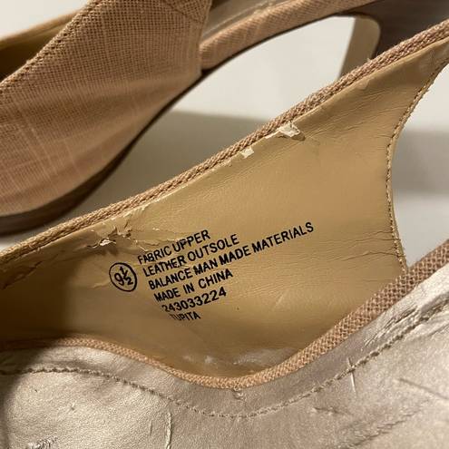 Isaac Mizrahi  tan peep toe heels — size 9.5