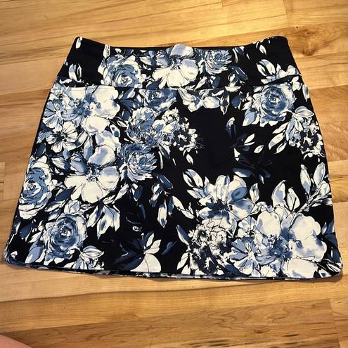 Krass&co S.C. &  Pull-on Blue Floral Skort