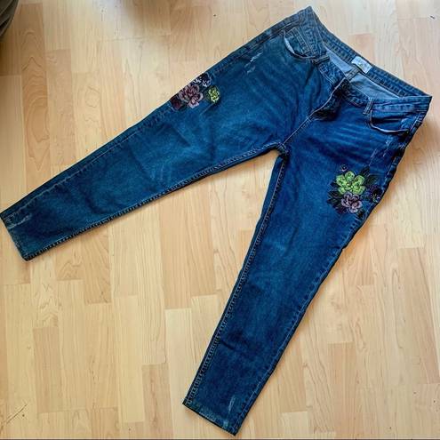 Blu Pepper 🟢  Embroidered Jeans