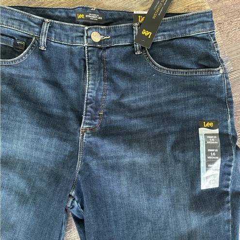 Lee NWT  Women's Jeans relaxed fit straight leg High Rise slimming Sz 16 Medium