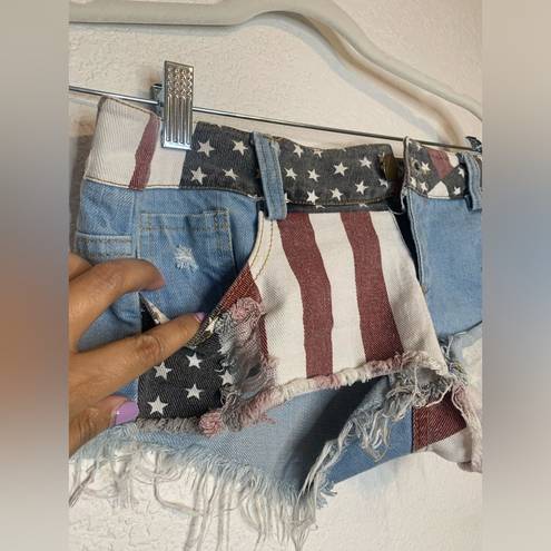 Daisy Low-Rise American Flag Print  Duke Ripped Denim Shorts Size Small 4th July