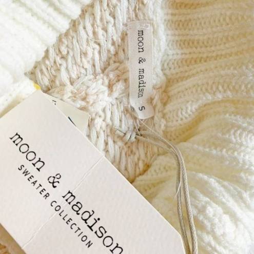 The Moon  & Madison Turtleneck Cream Knit Sweater Small