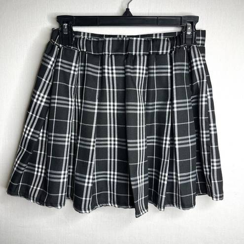 Charlotte Russe  Plaid Pleated Tennis Mini Skirt (Black/White) - Small