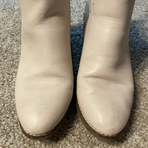 American Eagle Outfitters Off White Pleather Booties