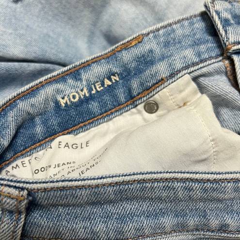 American Eagle  Mom Jean Distressed Light Wash Denim Size 12 Long