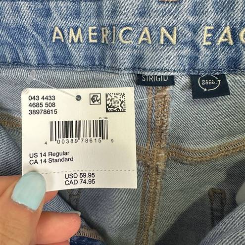 American Eagle  Women's Strigid Curvy Ripped Mom Jeans Size 14 High Rise Distress