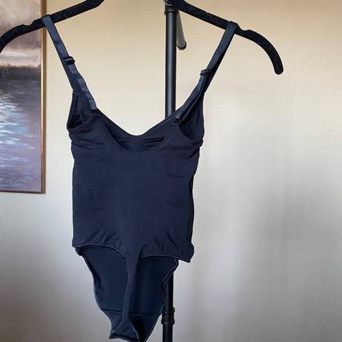 SKIMS NWOT  Seamless Sculpt Thong Body Suit Onyx Size XS