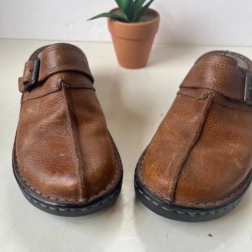 EastLand  Mae Womens Clogs Shoes Size 7.5M Brown Distressed Buckle Comfort SlipOn