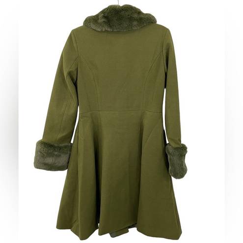 Modcloth NWT  Voodoo Vixen Air of Sophistication Coat Size 6 Olive Green Faux Fur