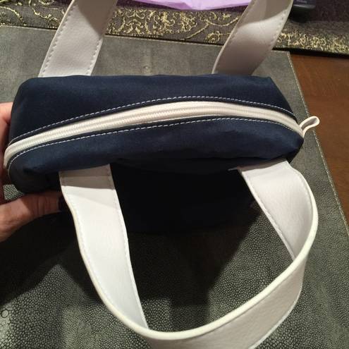 Estée Lauder ⭐️NEW⭐️ Small navy and white cosmetic bag