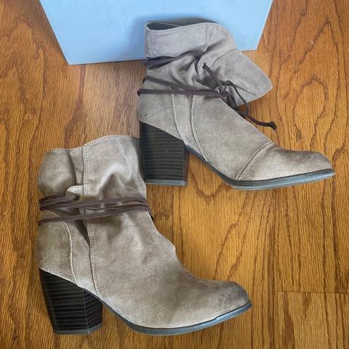 Qupid Keeping It Chill Taupe Oil Finish Slouchy Ankle Boots. Sizes 8 & 6.5. NEW IN BOX