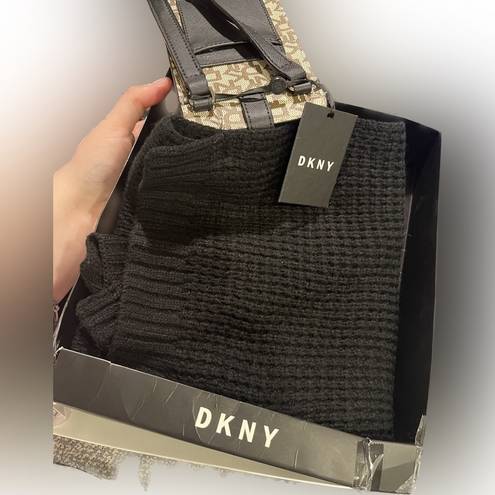 DKNY NWT  2pc Gift Set w/ Phone Holder Crossbody & Black Acrylic Yarn Scarf