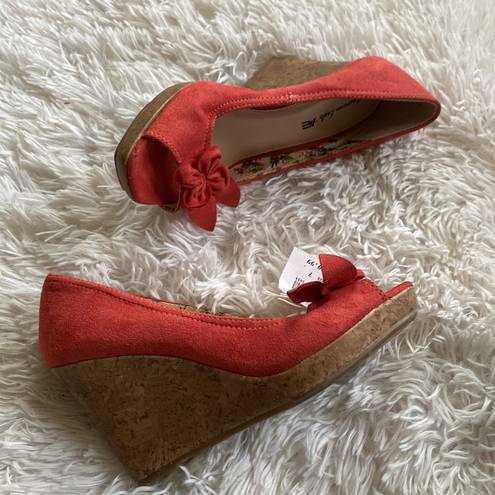 American Eagle New Orange suede peep toes wedge shoes, Size 7