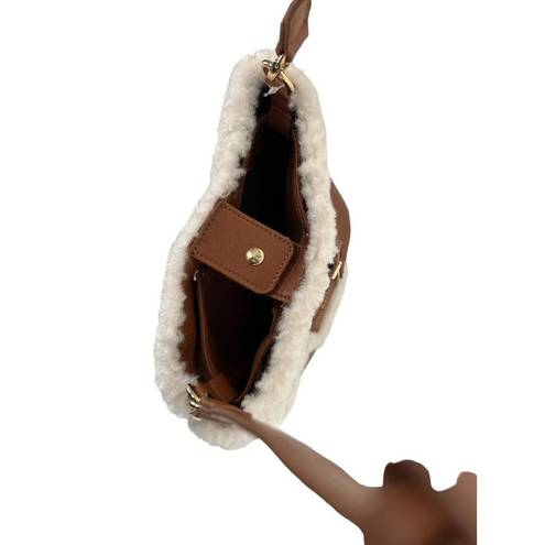 Isaac Mizrahi  ‎ Brown Ivory Bucket Sherpa Crossbody Bag