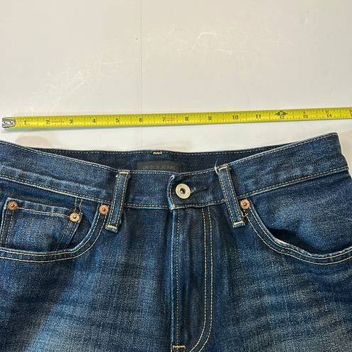 Uniqlo  mid rise, straight leg, regular fit jeans in women’s size 29.