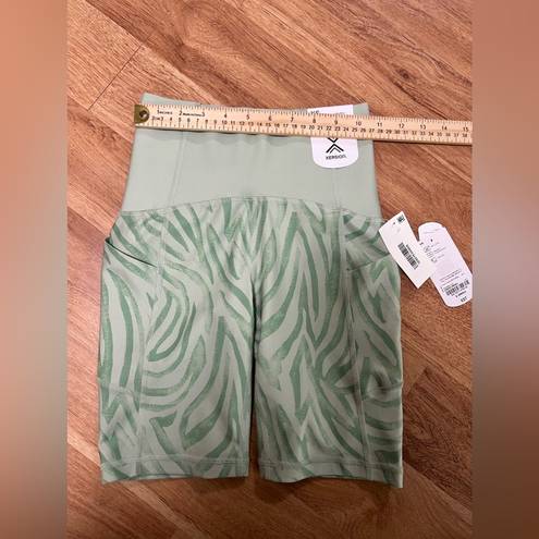 Xersion  Quick Dry Plus Bike Short Size XS New Green Zebra