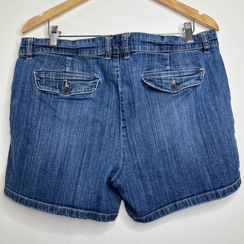 Liz Claiborne  Classic Denim Jean Shorts Women’s Size 16 Button Flap Back Pockets