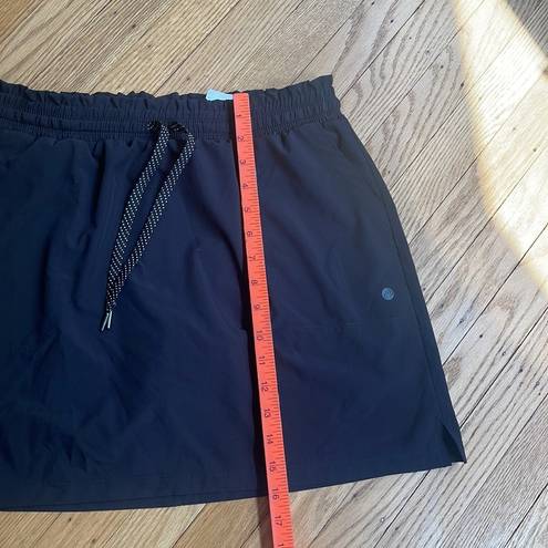 Apana  black active skort size medium