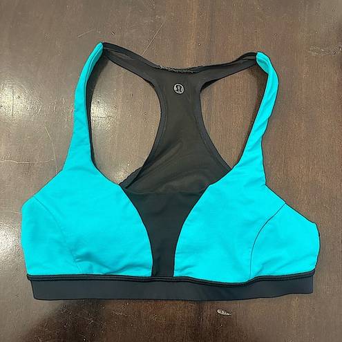 Lululemon sports bra sz 6 color is actually green Not sure why its showing blue.