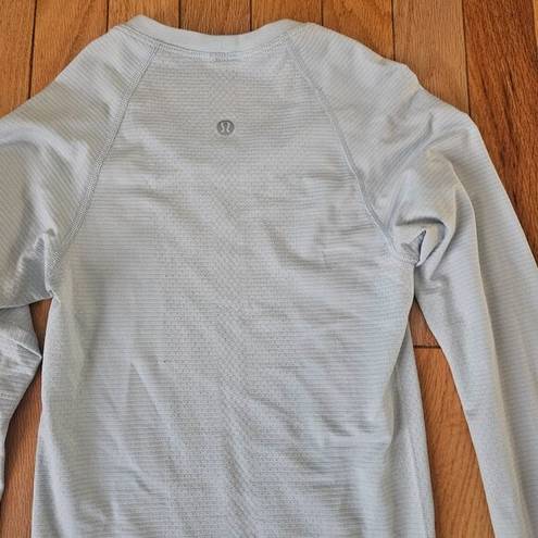 Lululemon Swiftly light blue size 0 great condition.