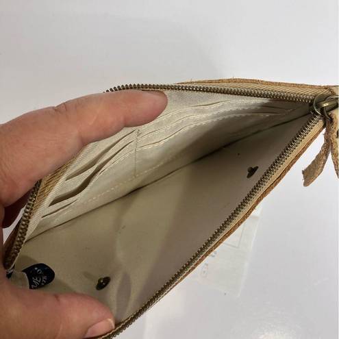 Krass&co American Leather  The Essential Power wristlet charging pouch tan