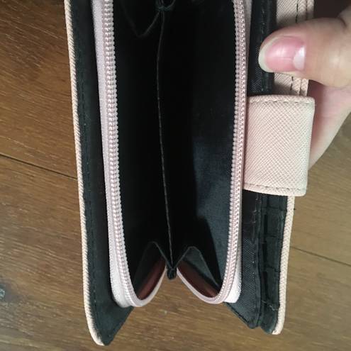 Tahari  Wallet